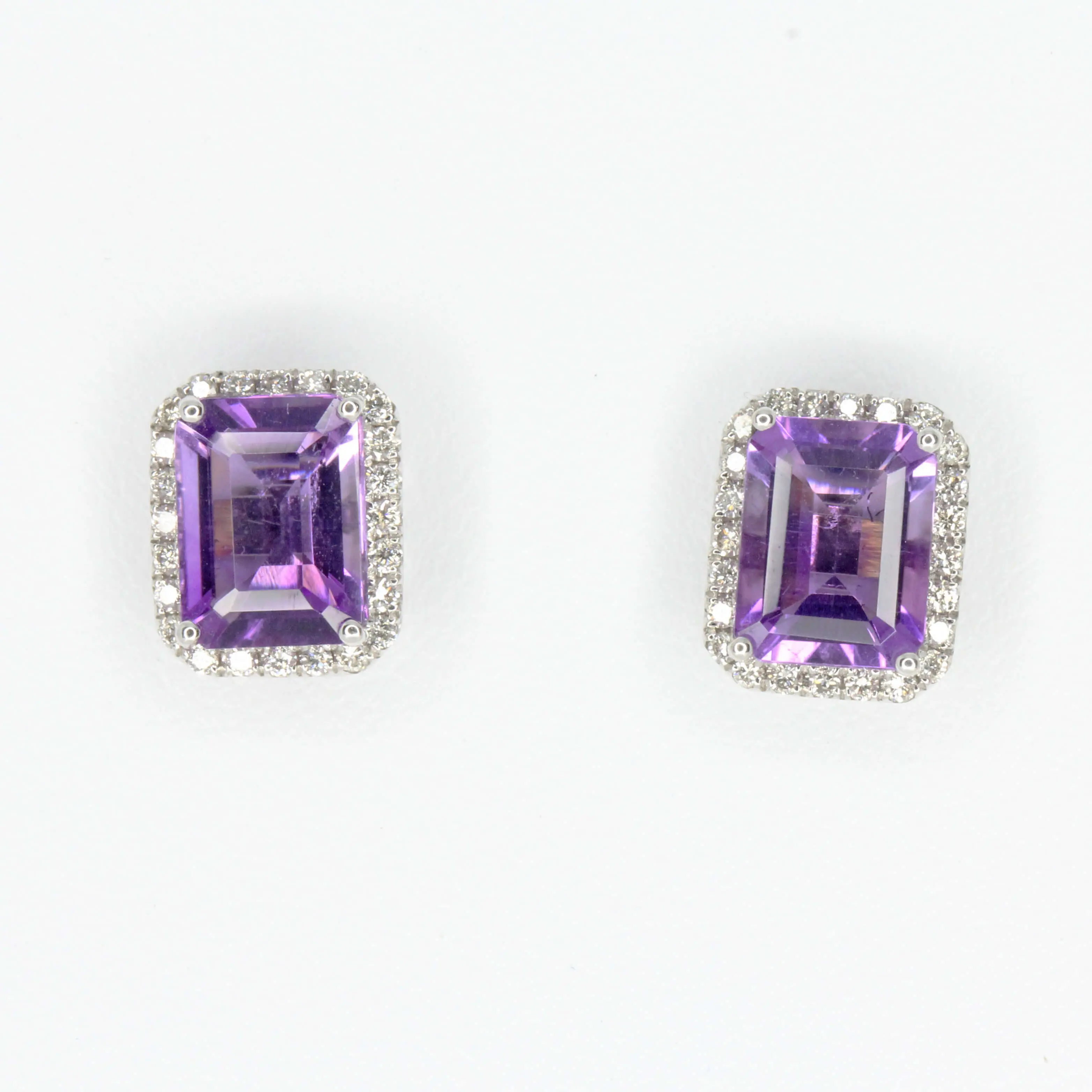 Emerald Cut Amethyst with Halo of Diamond set in 18ct White Gold