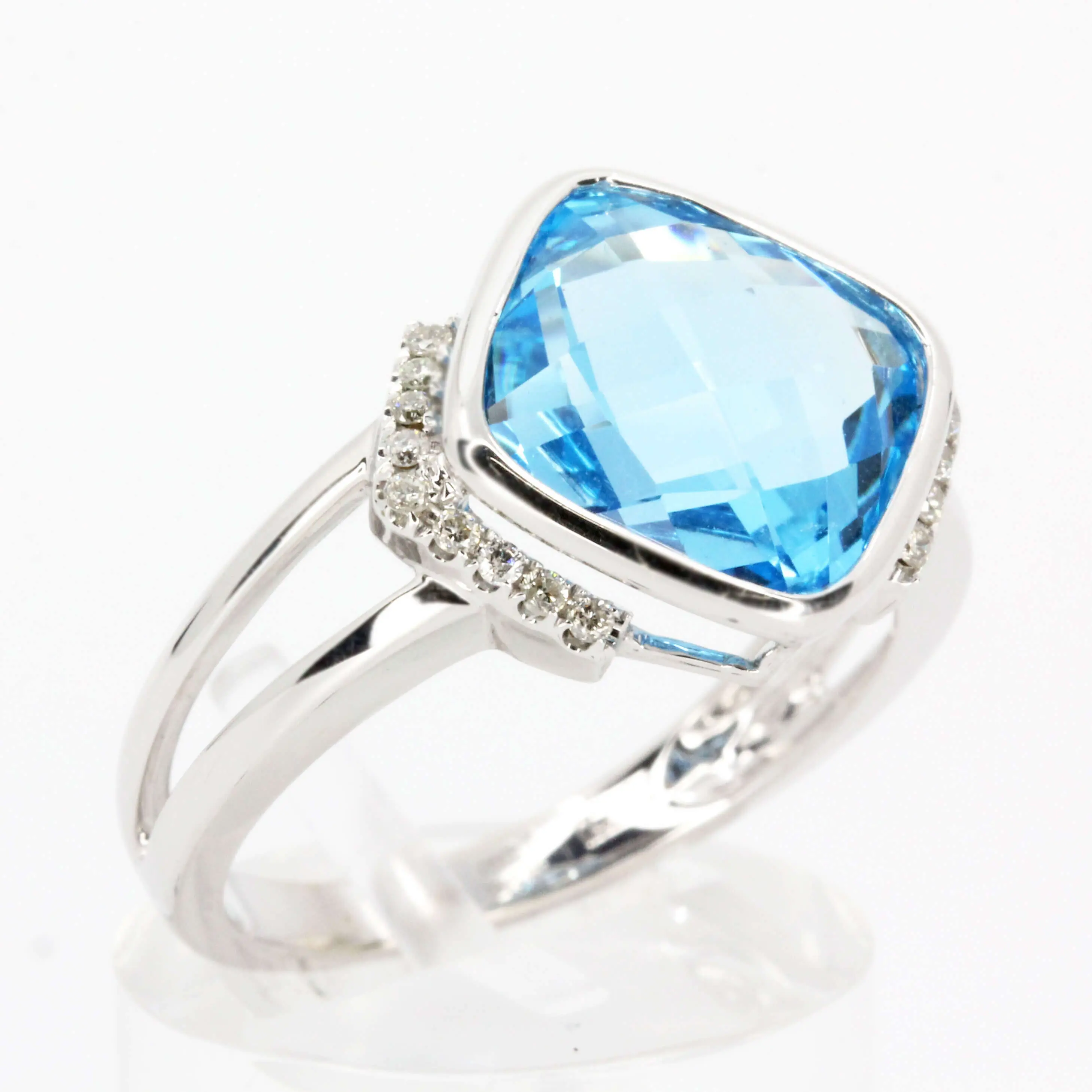 Cushion Cut Blue Topaz Ring with Accents of Diamonds Set in 18ct White Gold