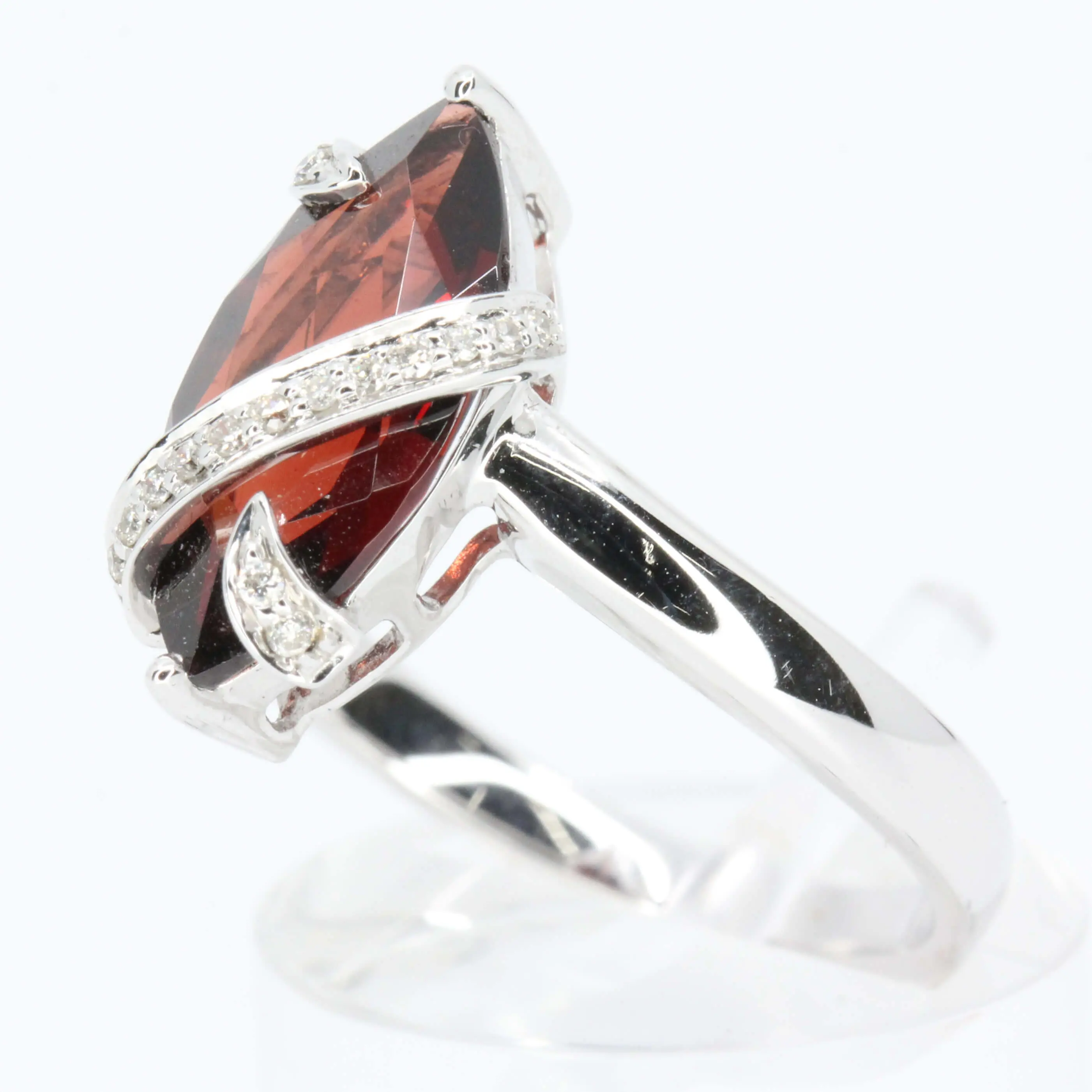 Marquise Garnet Ring with Accents of Diamonds Set in 18ct White Gold