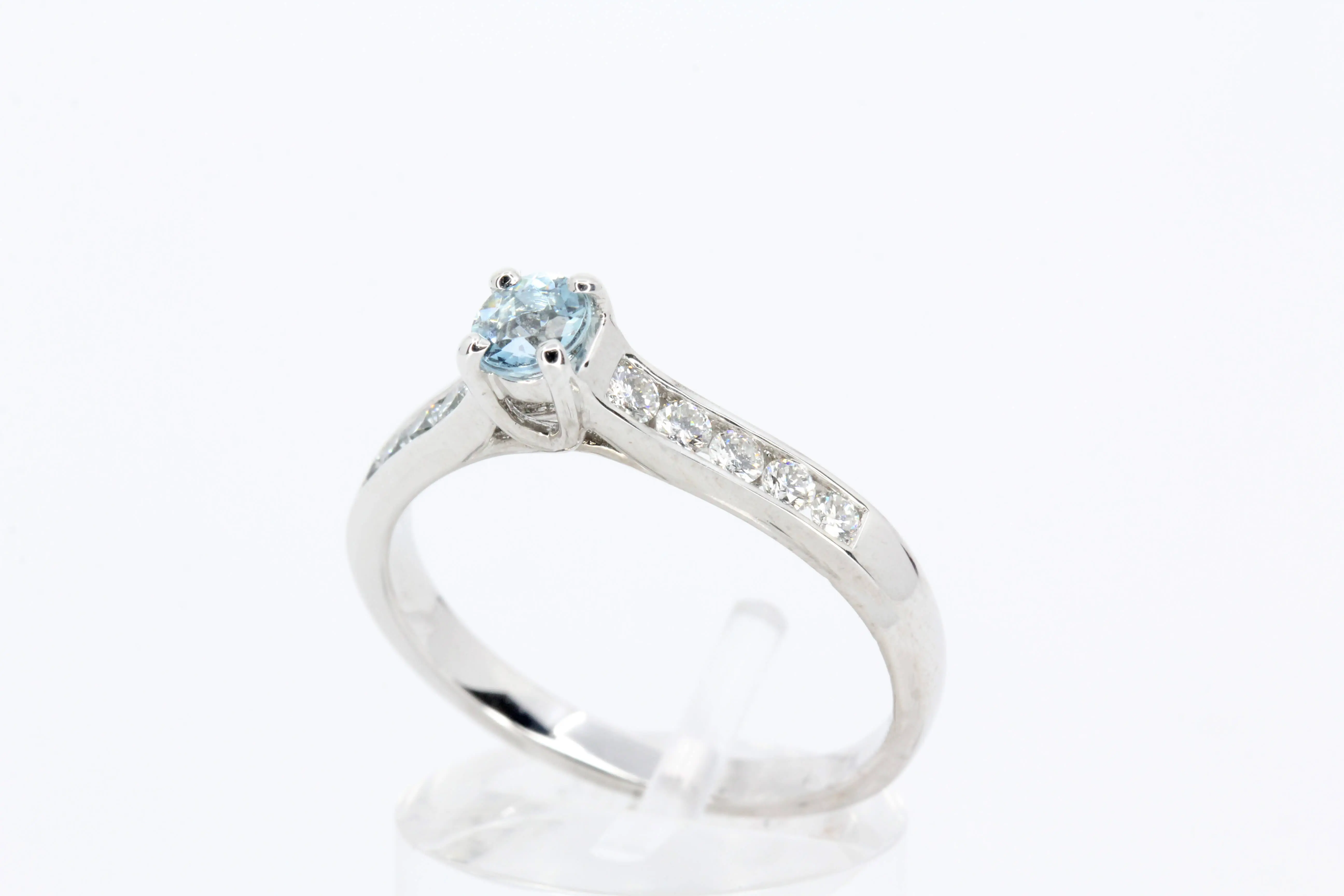 Round Cut Aquamarine Ring with Accents of Diamonds Set in 18ct White Gold