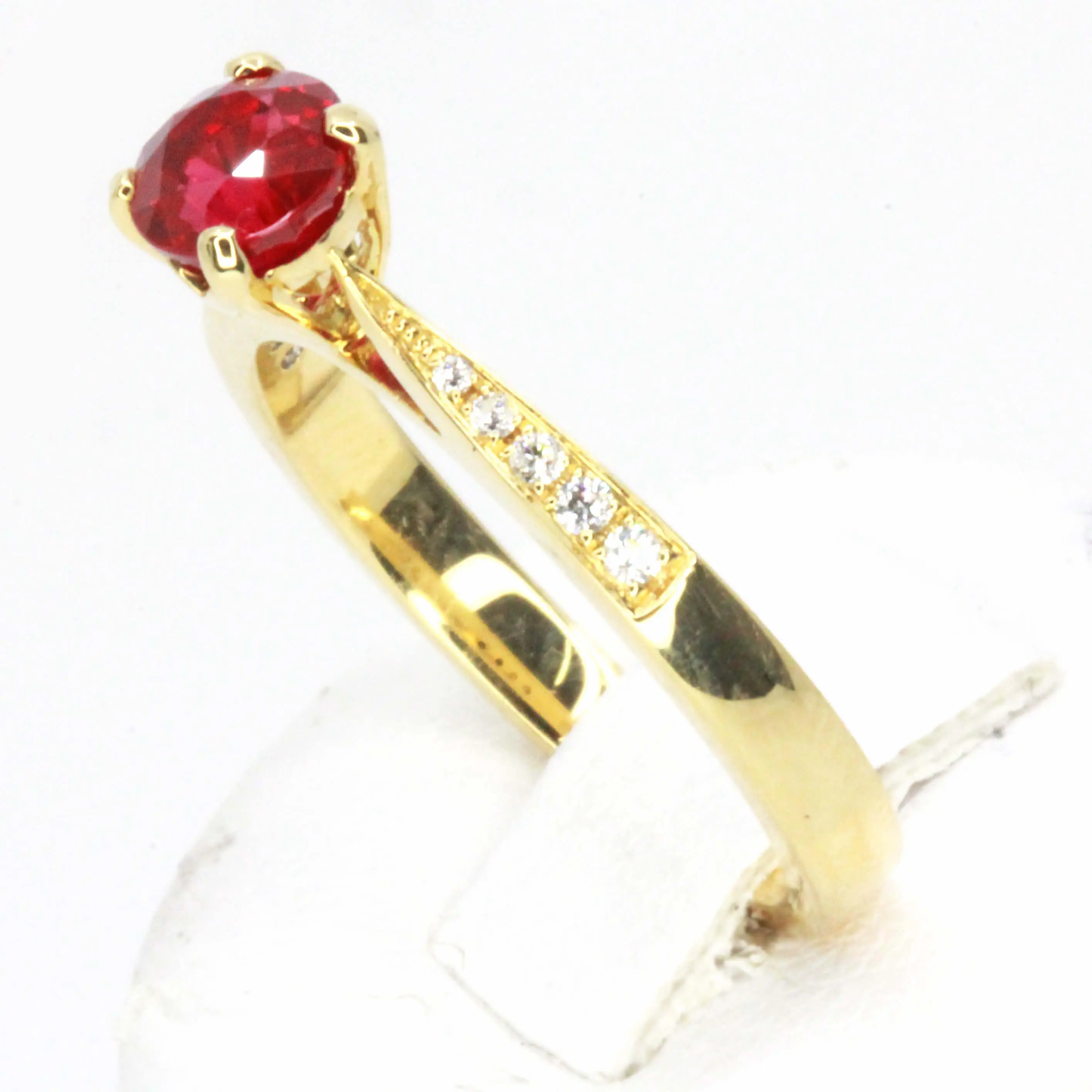 Round Cut Solitaire Top Grade Ruby Ring with Accents of Diamonds Set in 18ct Yellow Gold