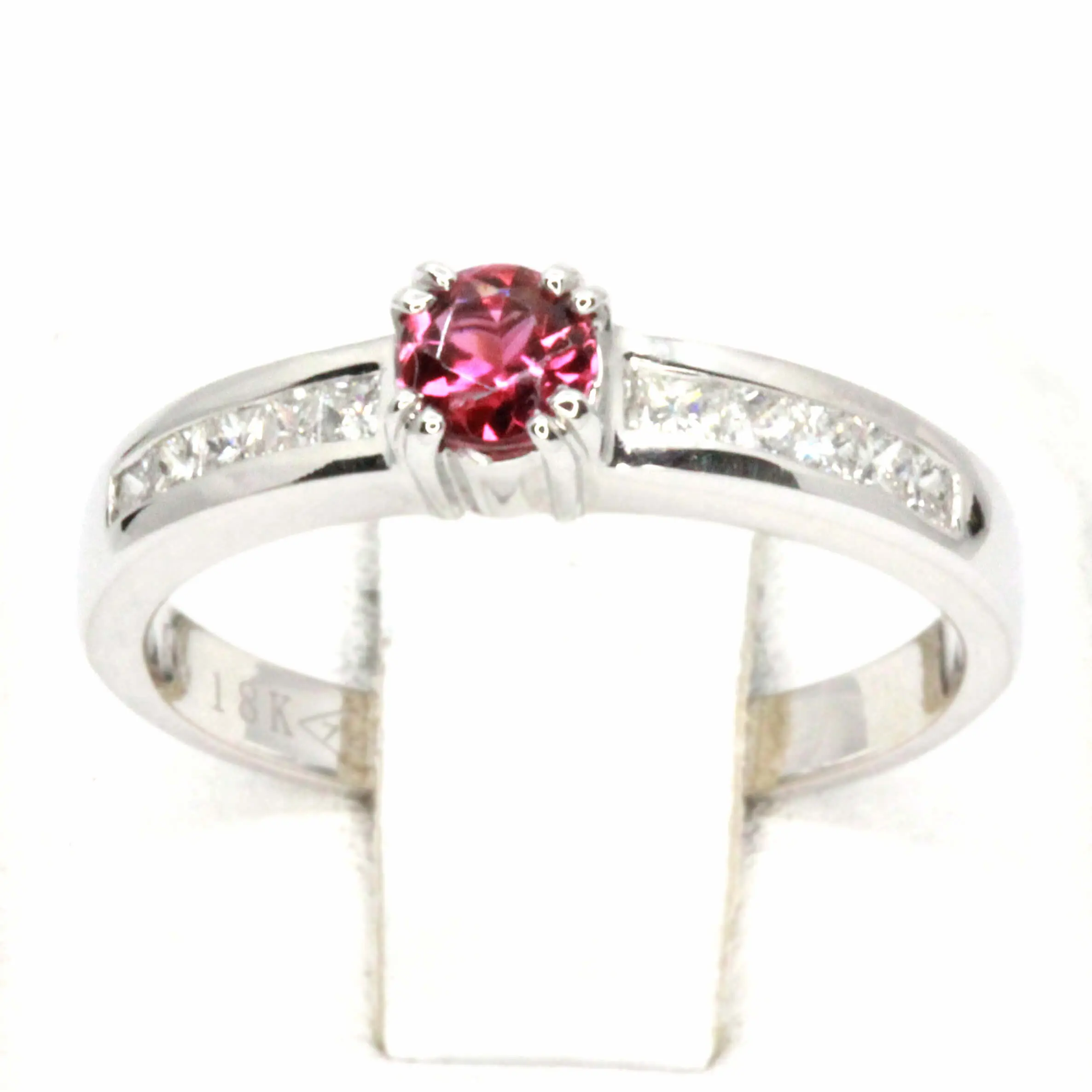 Round Cut Solitaire Pink Tourmaline Ping with Shoulder of Diamonds Vet in 18ct White Gold