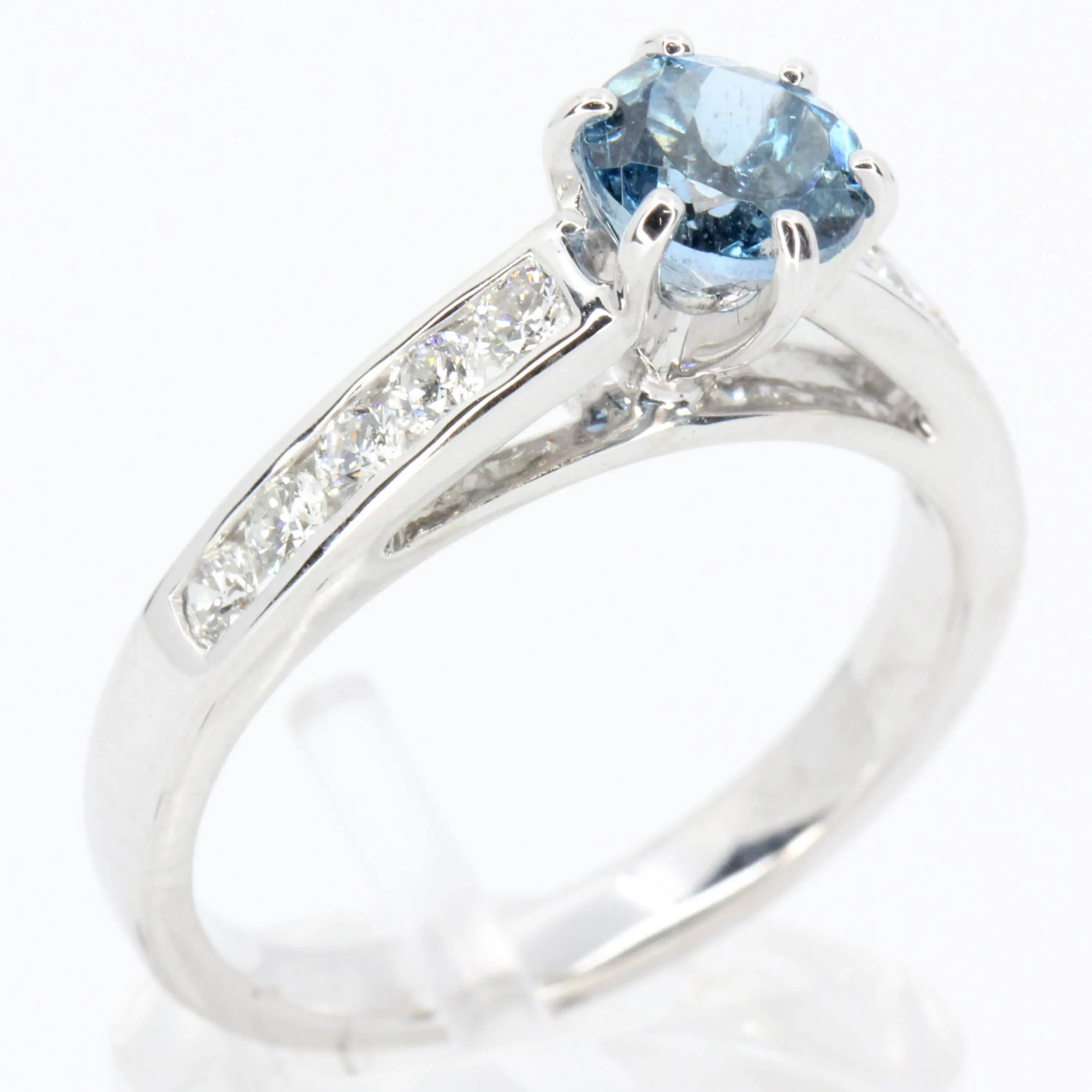 Round Cut Aquamarine Ring with Accents of Diamonds Set in 18ct White Gold