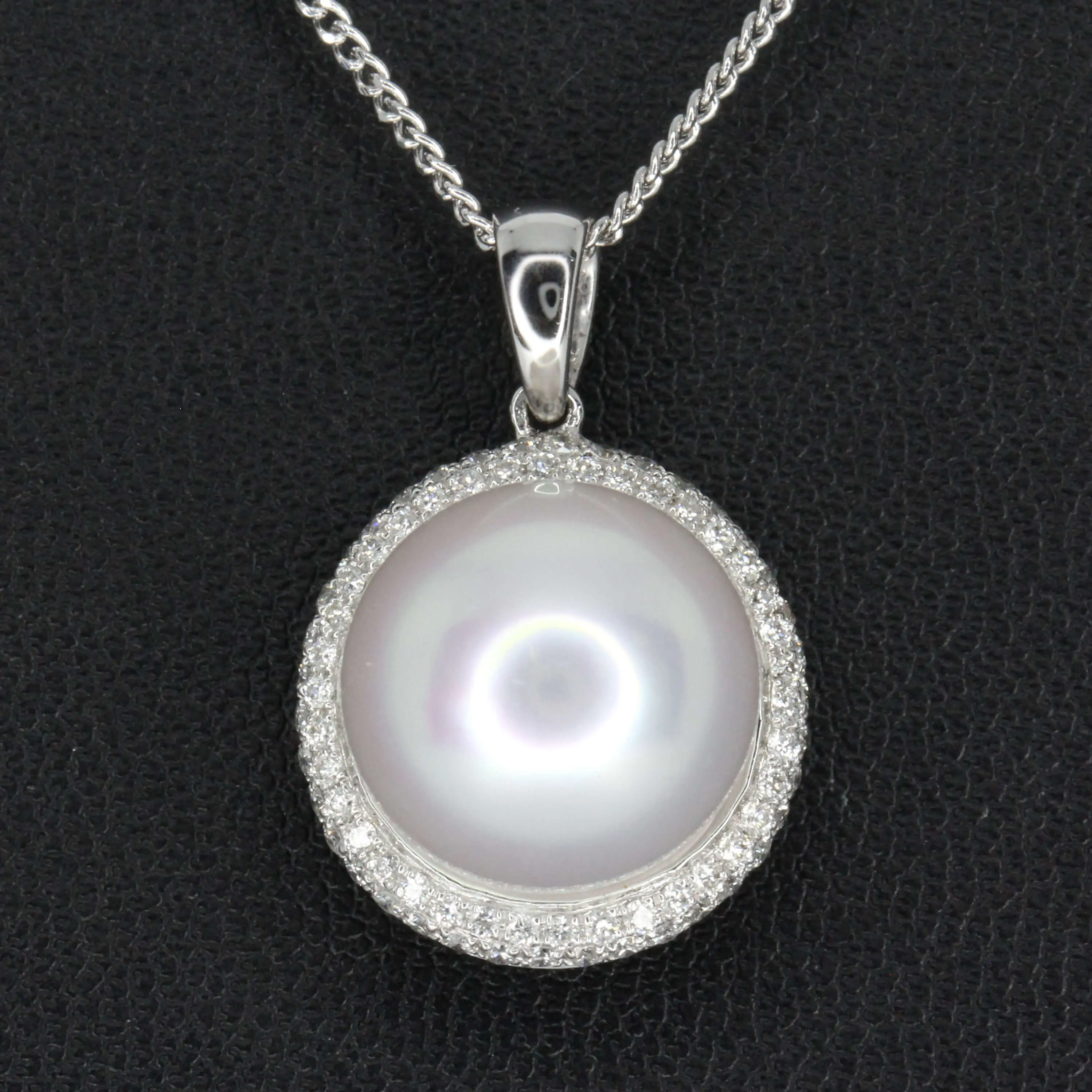 White south sea pearl pendant with diamonds