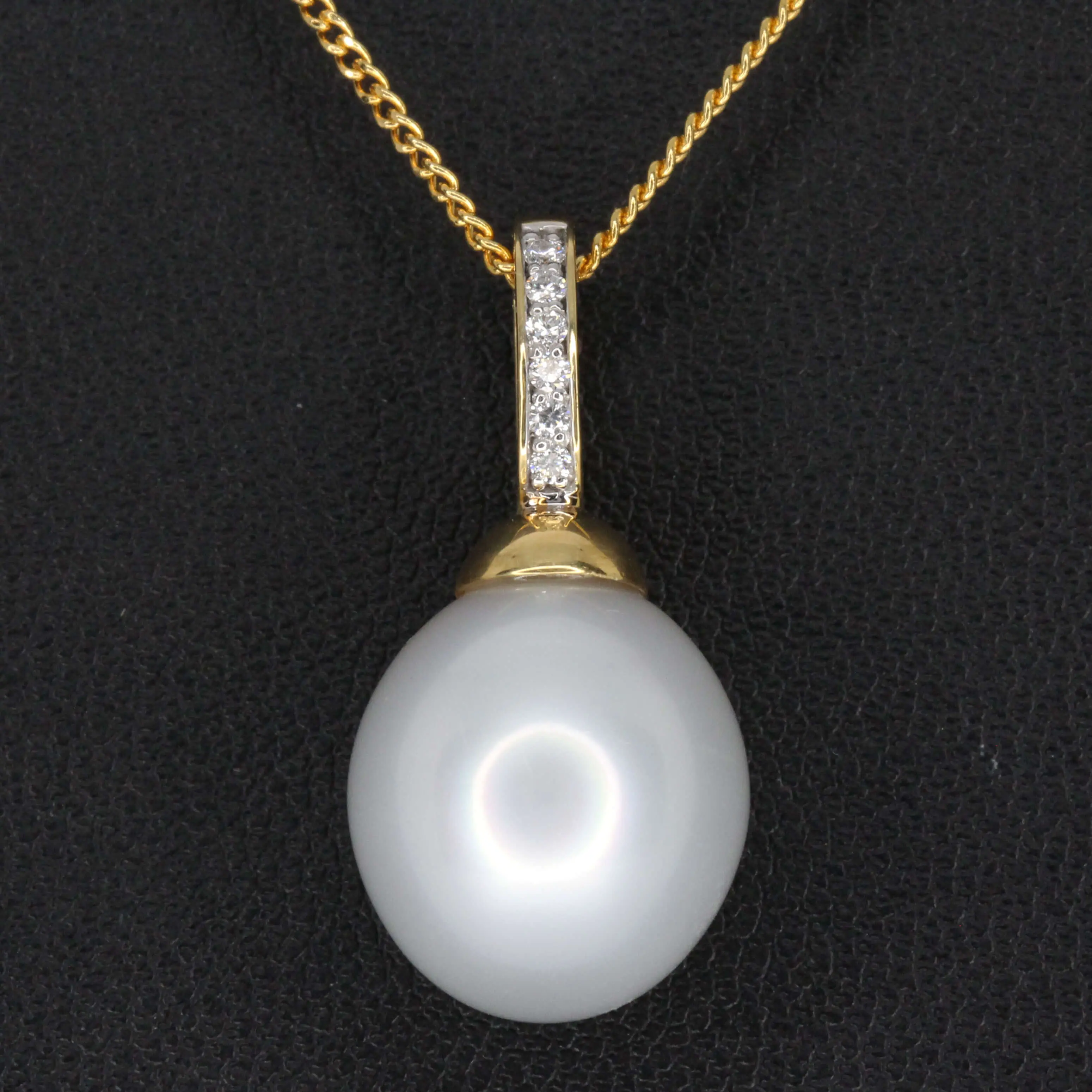 White South Sea Pearl Pendant with Diamonds set in 18ct Yellow Gold