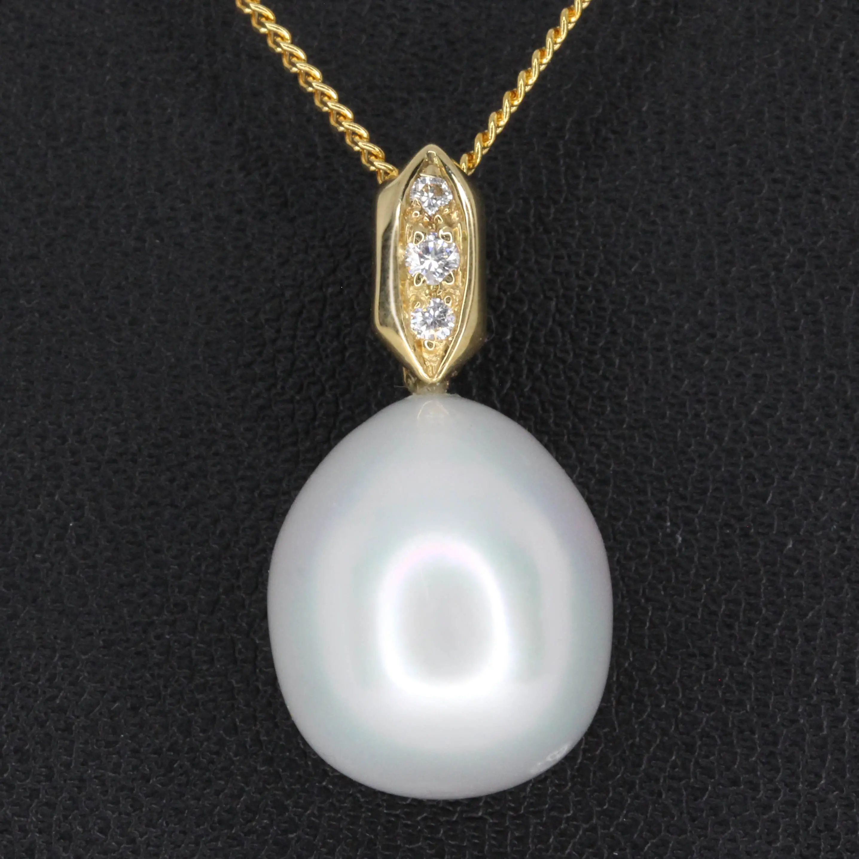 White South Sea Pearl Pendant with Diamonds set in 18ct Yellow Gold