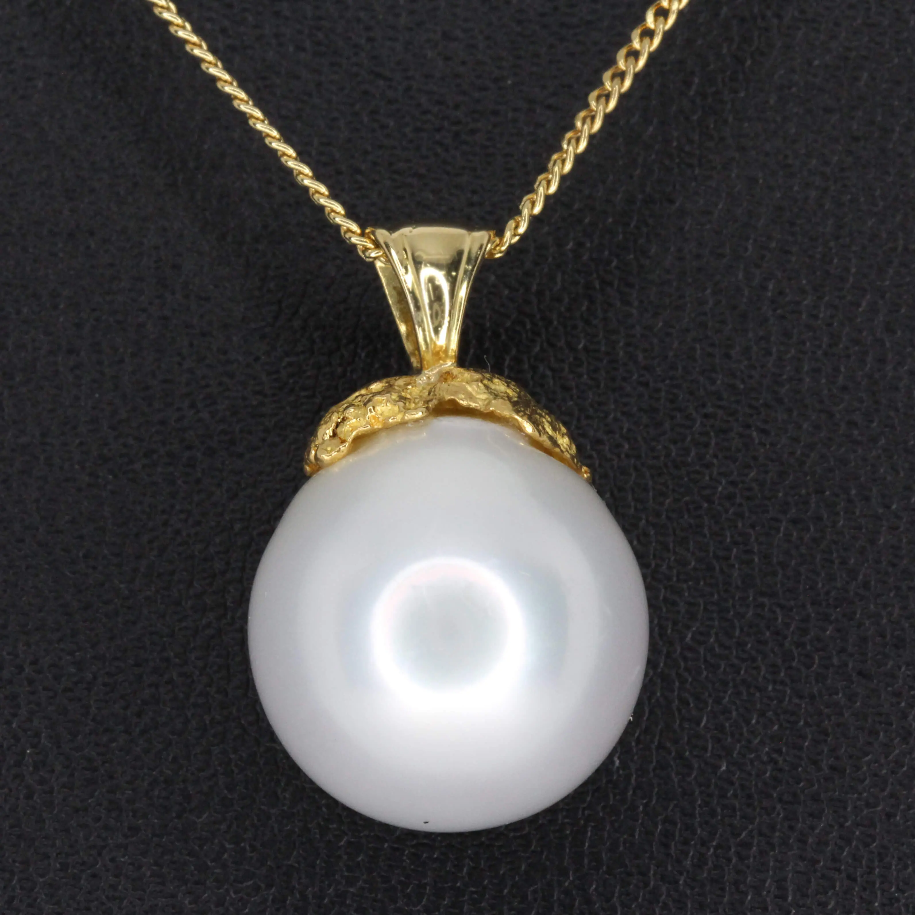 White South Sea Pearl Pendant set in 18ct Yellow Gold