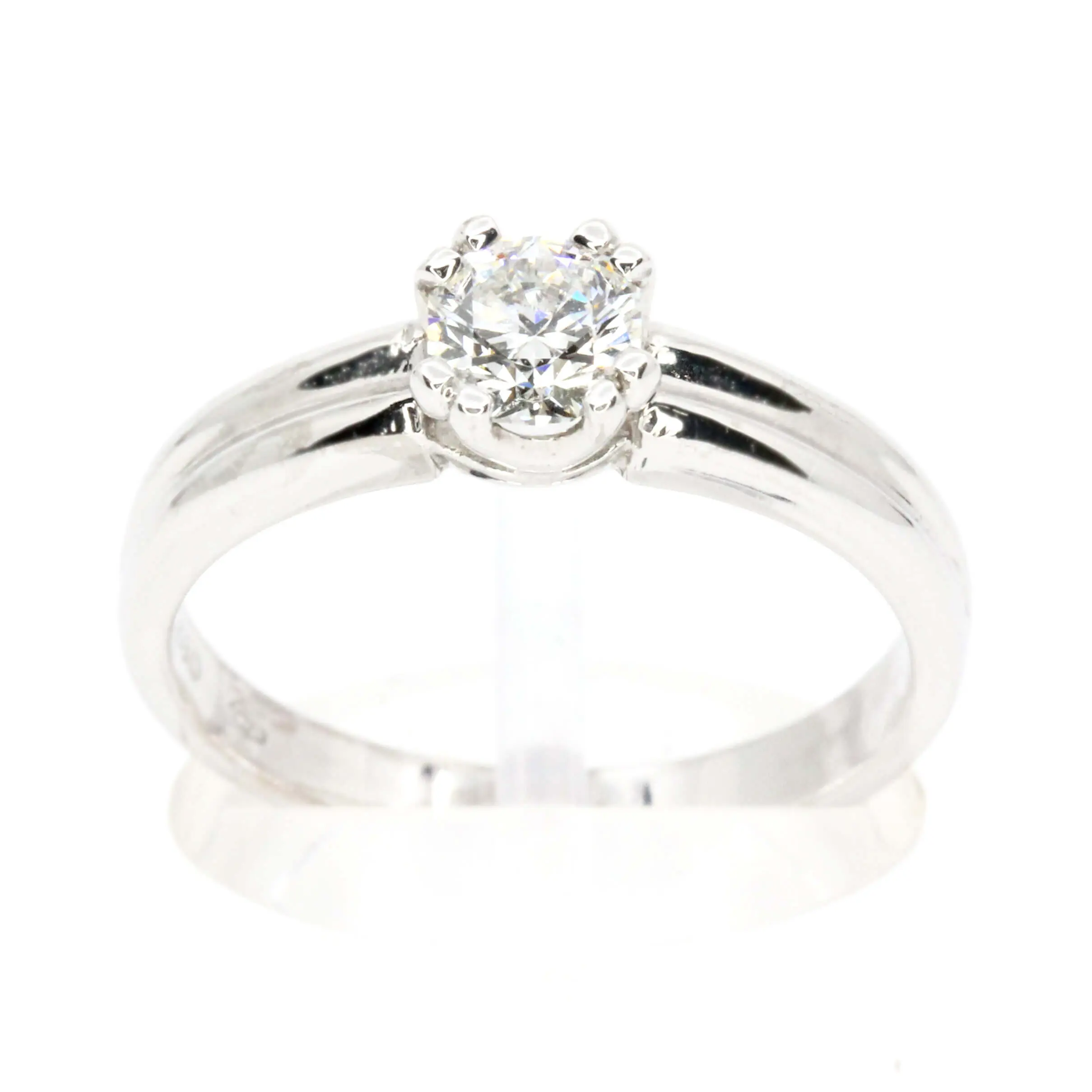 Round Brilliant Cut Diamond Solitaire set in 18ct White Gold