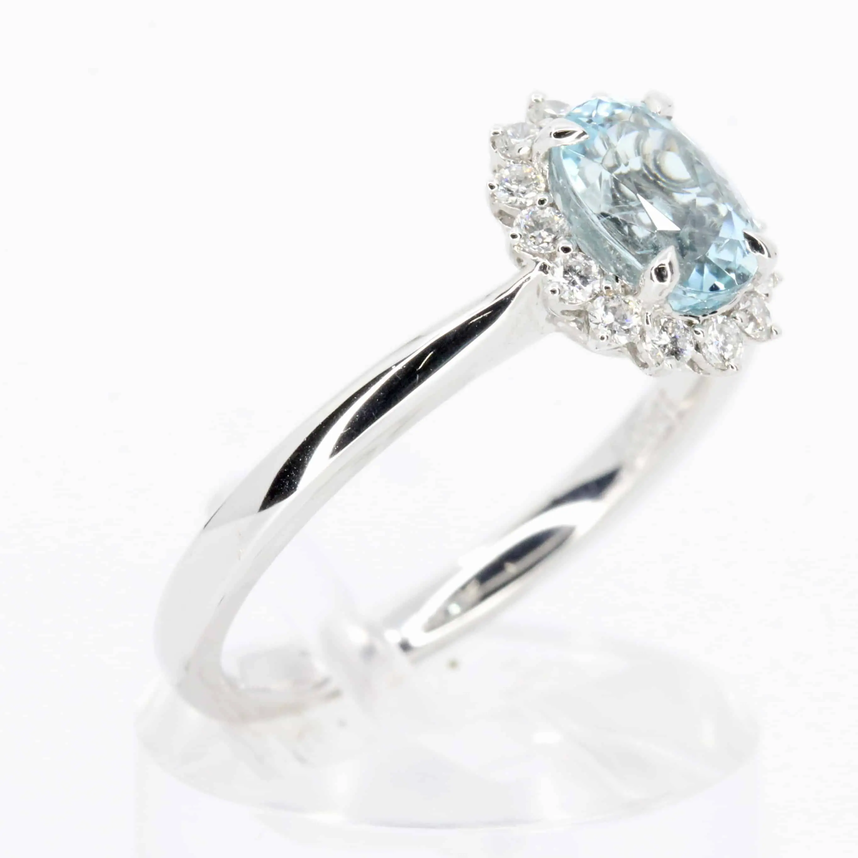 round cut emerald diamond ring