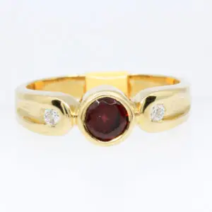 18ct Yellow Gold Garnet and Diamond Ring