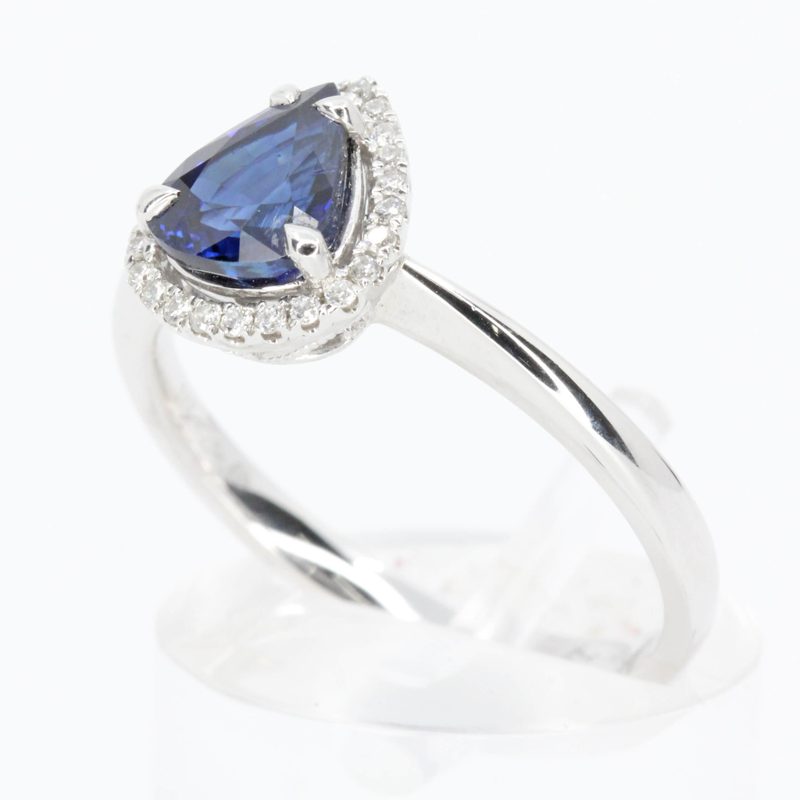 18ct White Gold Sapphire and Diamonds Ring | Allgem Jewellers