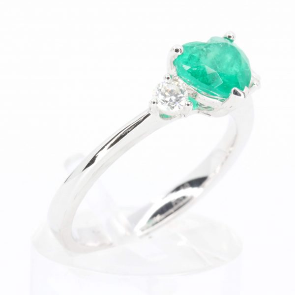 Heart Shape Emerald Triliogy Diamond Ring Set in 18ct White Gold