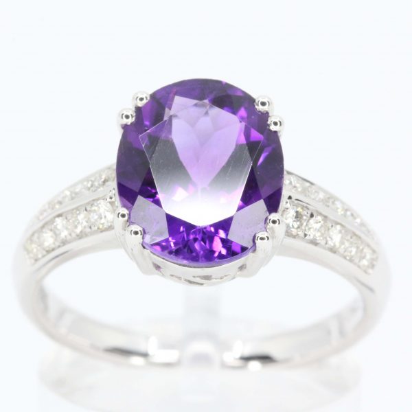 Oval Shape Amethyst Ring with Accents of Diamonds Set in 18ct White Gold