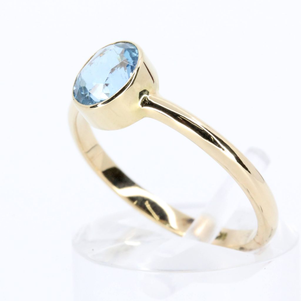 333 Gold Ring Mit Rotem Stein 333 Gold Ring Mit Rotem Stein