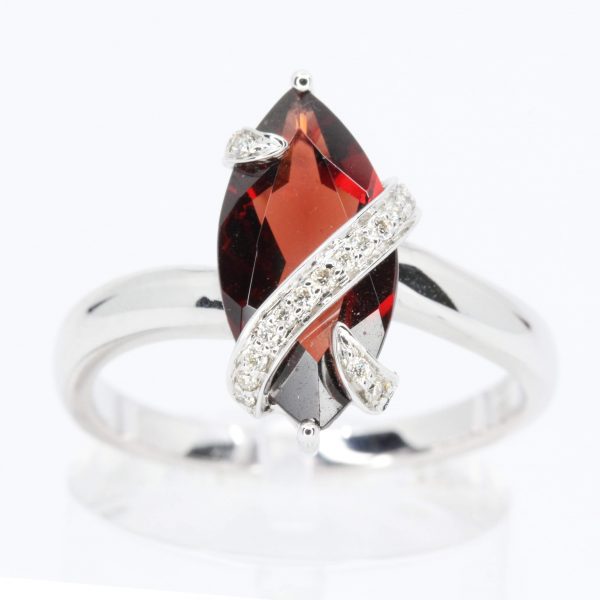 Marquise Garnet Ring with Accents of Diamonds Set in 18ct White Gold