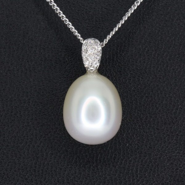 White South Sea Pearl Pendant with Diamonds set in 18ct White Gold