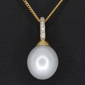 White South Sea Pearl Pendant with Diamonds set in 18ct Yellow Gold