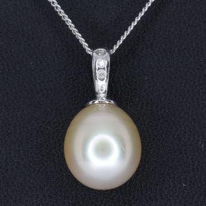 Golden South Sea Pearl Pendant with Diamonds