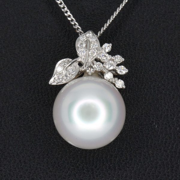 White South Sea Pearl Pendant with Diamonds White Gold