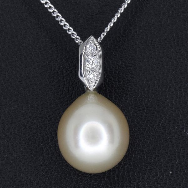 ale Gold South Sea Pearl Pendant with Diamonds White Gold