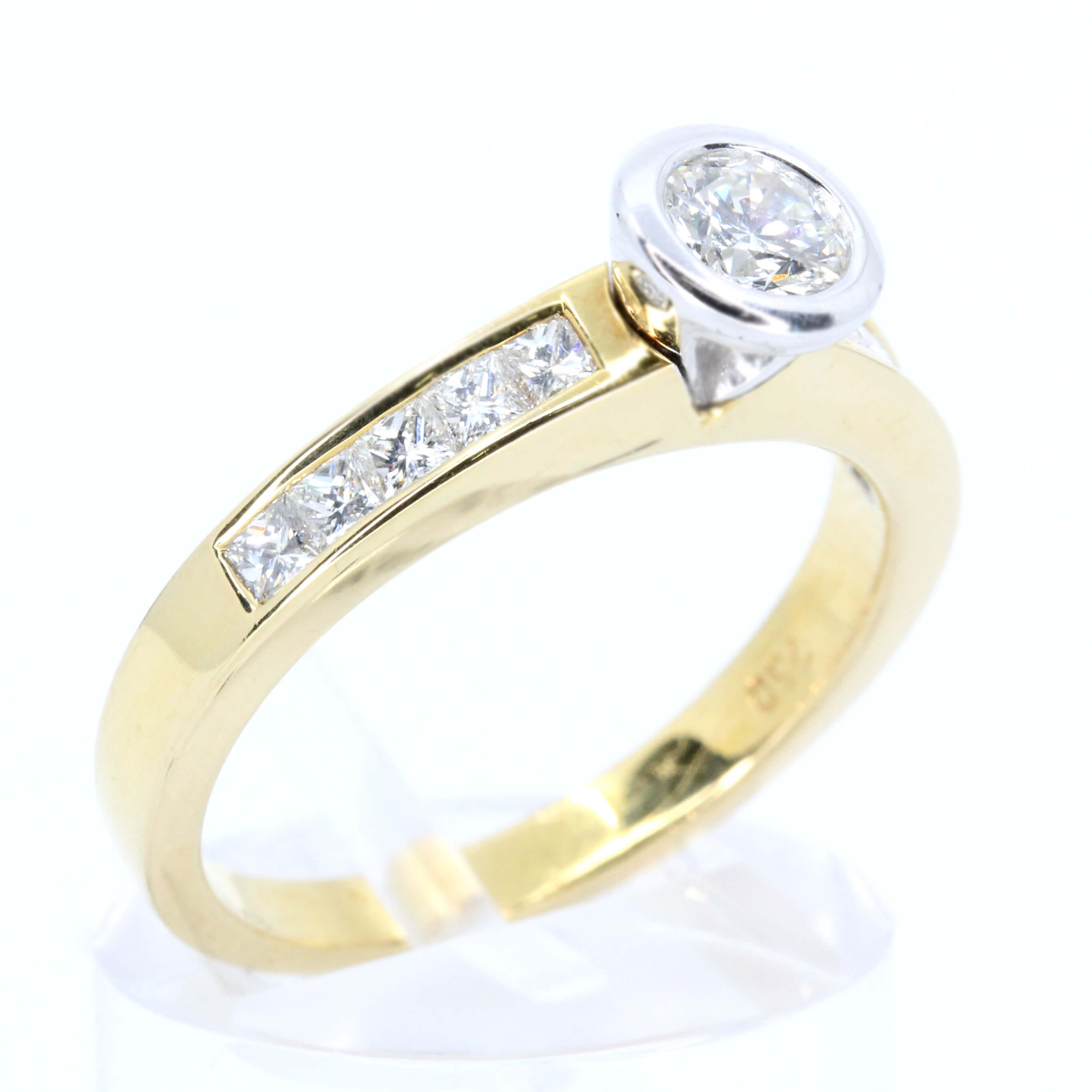 18ct Gold Round Brilliant Cut Diamond Ring Allgem Jewellers