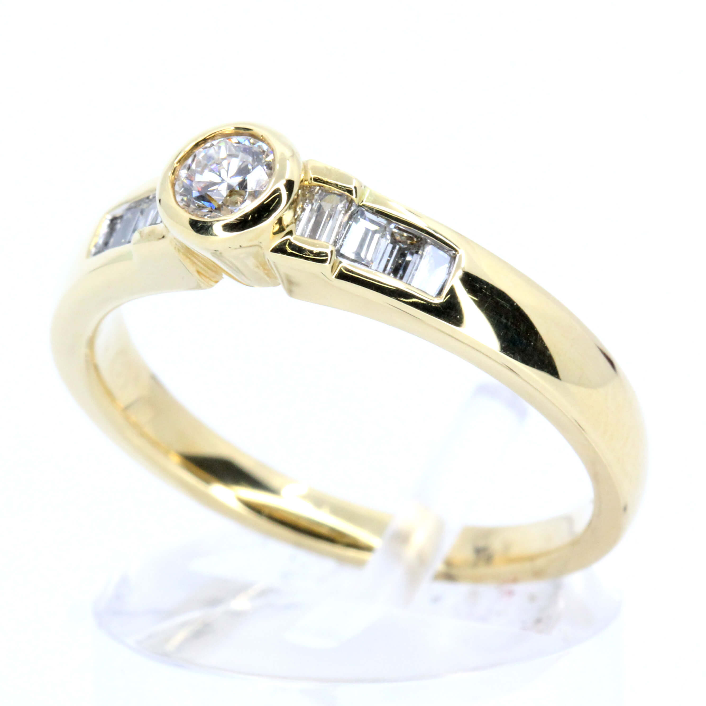 18ct Yellow Gold Round Brilliant Cut Diamond Ring Allgem Jewellers