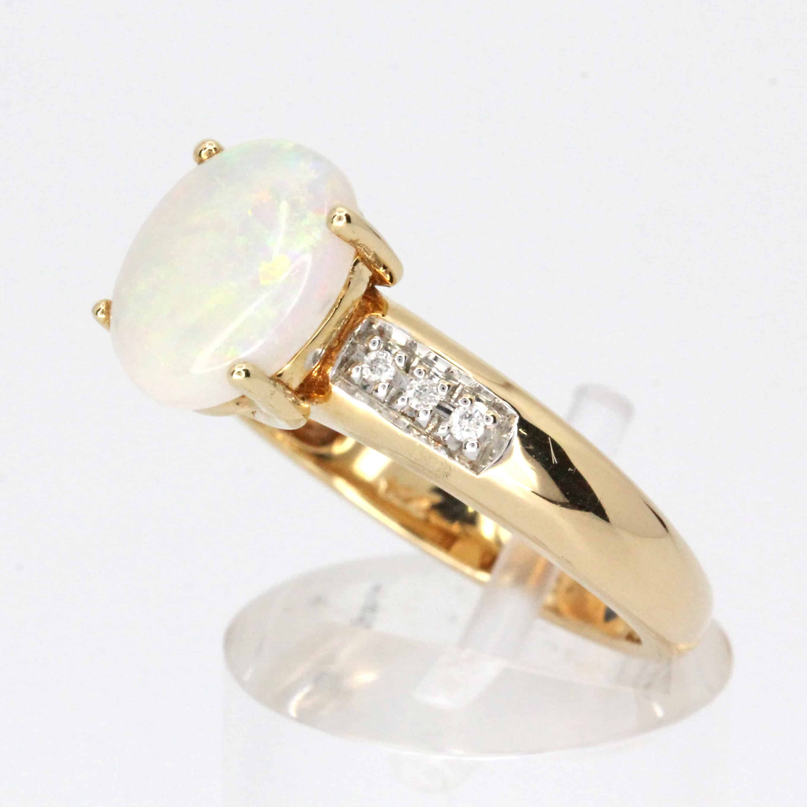 White Opal Ring with Diamond Accents Set in 9ct Yellow Gold Allgem