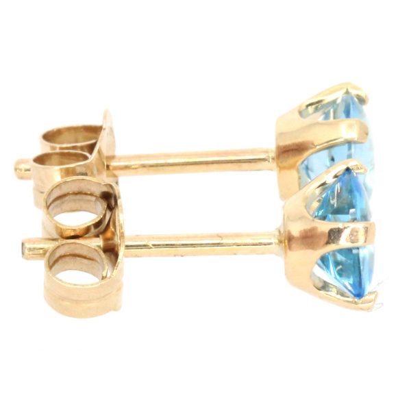 round cut aquamarine earrings