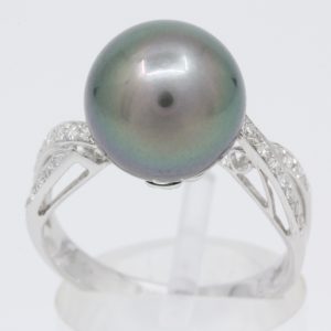 tahitian black pearl with diamond should accent