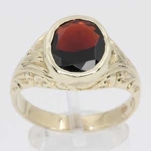 9ct Yellow Gold Gents Garnet Ring