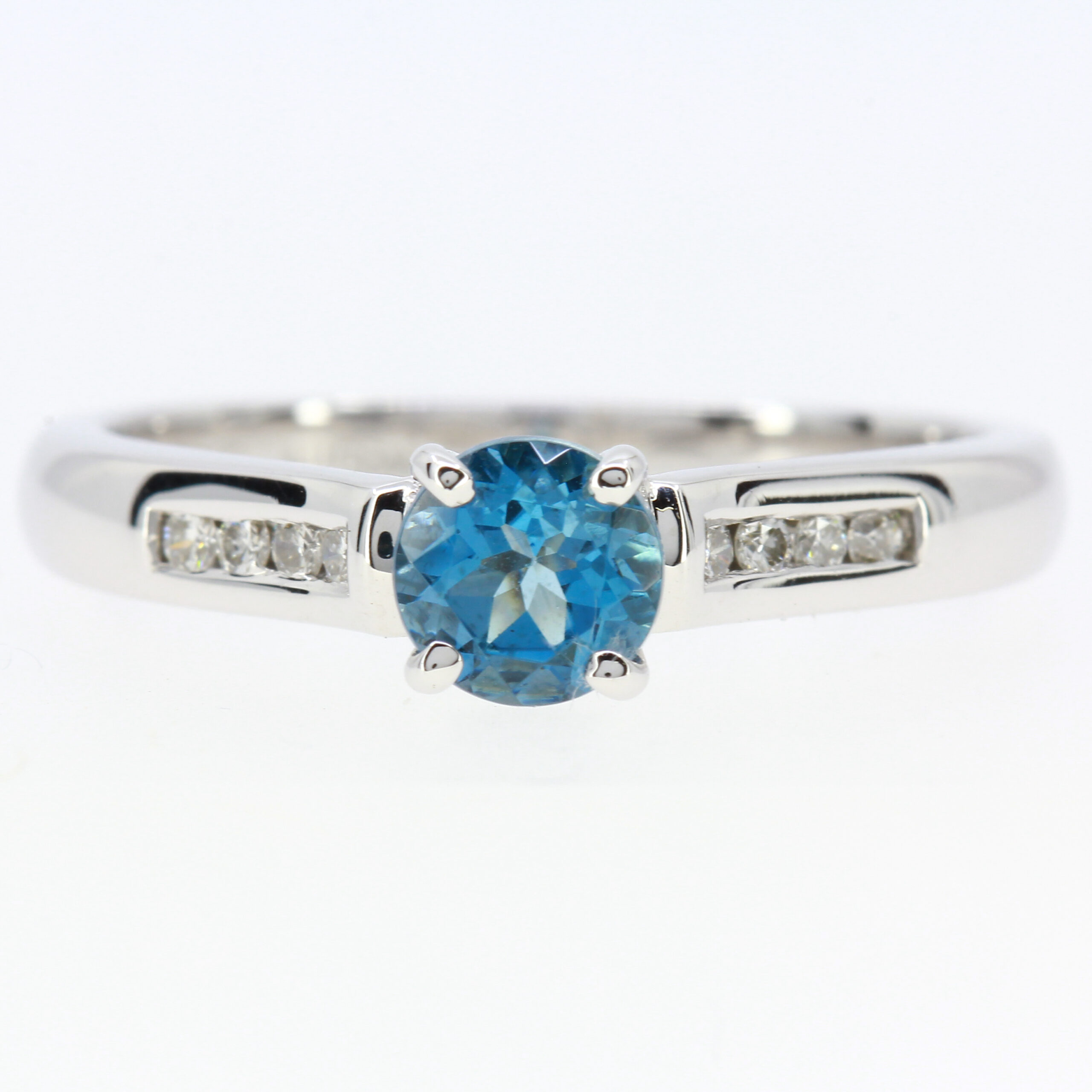 18ct White Gold Aquamarine and Diamonds Ring | Allgem Jewellers