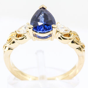 18ct Yellow Gold Sri Lankan Sapphire & Diamond Ring