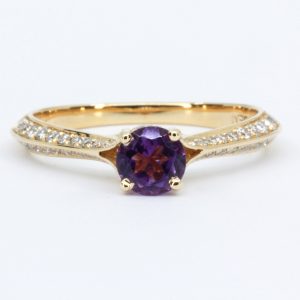 18ct Yellow Gold Amethyst and Diamond Ring