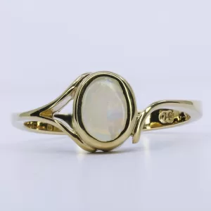 18ct Yellow Gold Solid Crystal Opal Ring