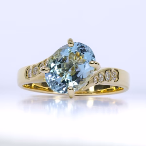 18ct Yellow Gold Aquamarine and Diamond Ring