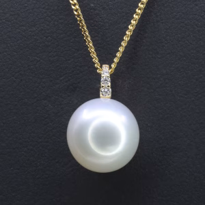 18ct Yellow Gold White South Sea Pearl and Diamond Pendant