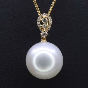 18ct Yellow Gold White South Sea Pearl and Diamond Pendant