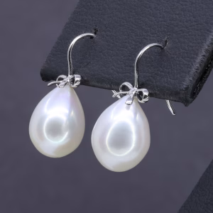 18ct White Gold Freshwater Pearl Drop Earrings