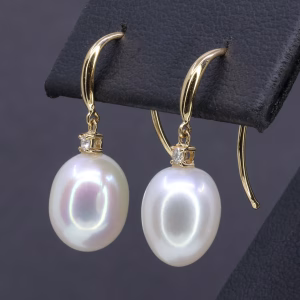 18ct Yellow Gold Freshwater Pearl and Diamond Drop Earrings