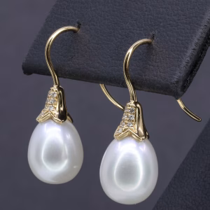 18ct Yellow Gold Freshwater Pearl and Diamond Drop Earrings