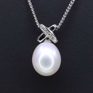18ct White Gold White Freshwater Pearl and Diamond Pendant