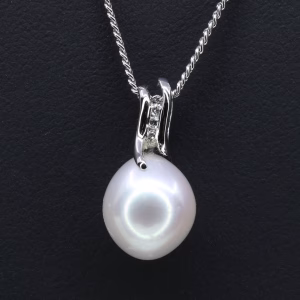 18ct White Gold White Freshwater Pearl and Diamond Pendant
