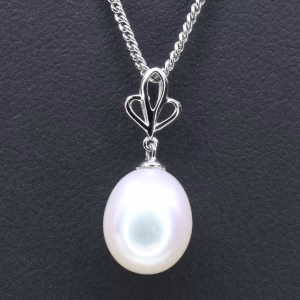 18ct White Gold White Freshwater Pearl Pendant