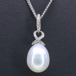 18ct White Gold White Freshwater Pearl and Diamond Pendant