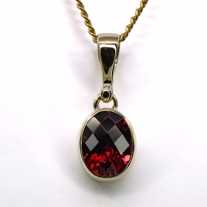 9ct Yellow Gold Garnet Pendant