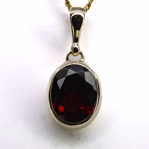 9ct Yellow Gold Garnet Pendant