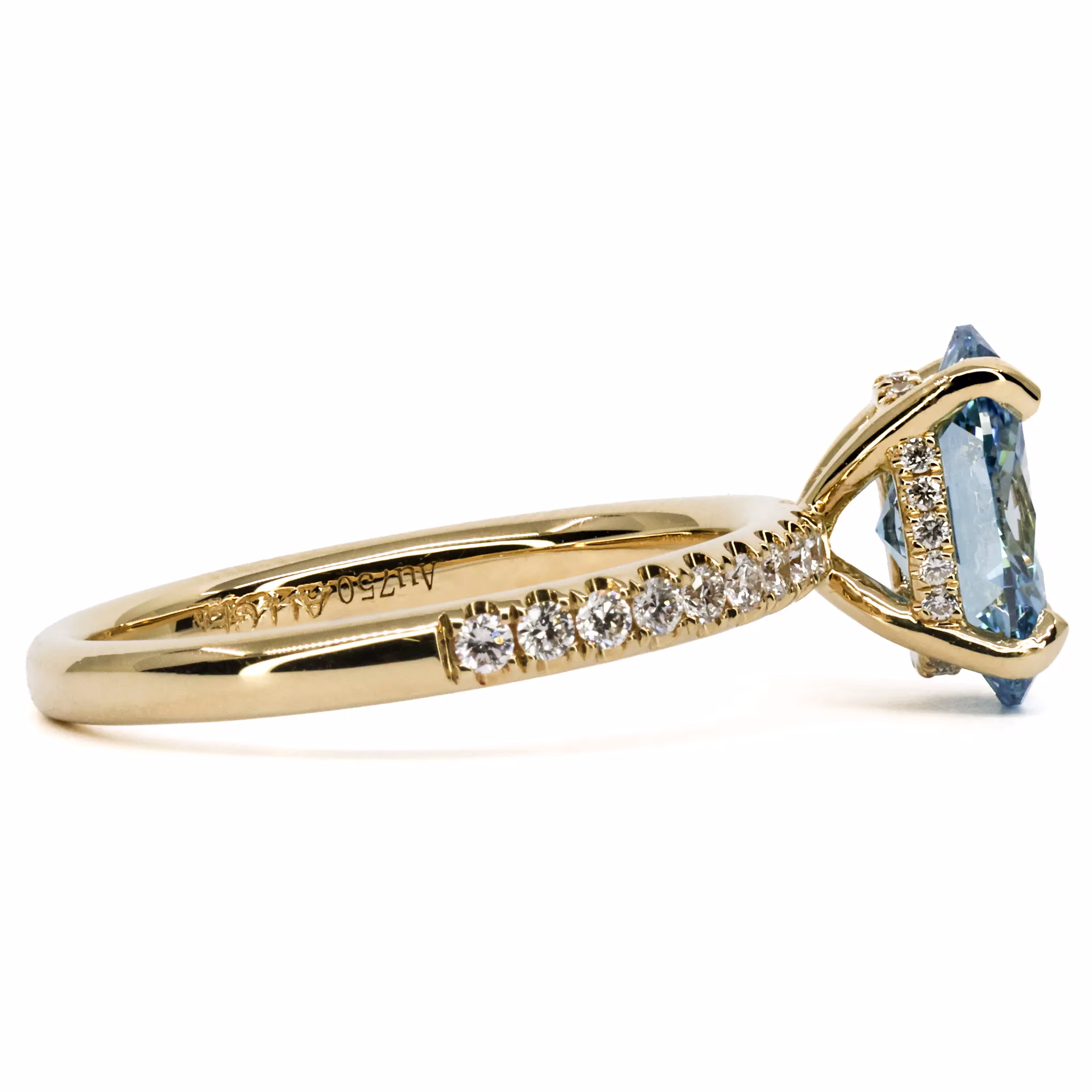 18ct Yellow Gold Certified Blue Lab Grown Diamond Ring - Image 2